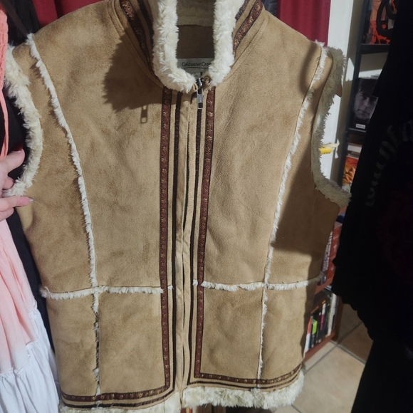 Women's Tan Shearling Vest - Picture 2 of 3